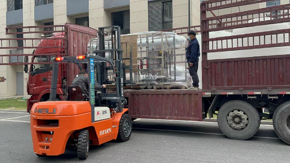 三吨一级反渗透设备发往扬州